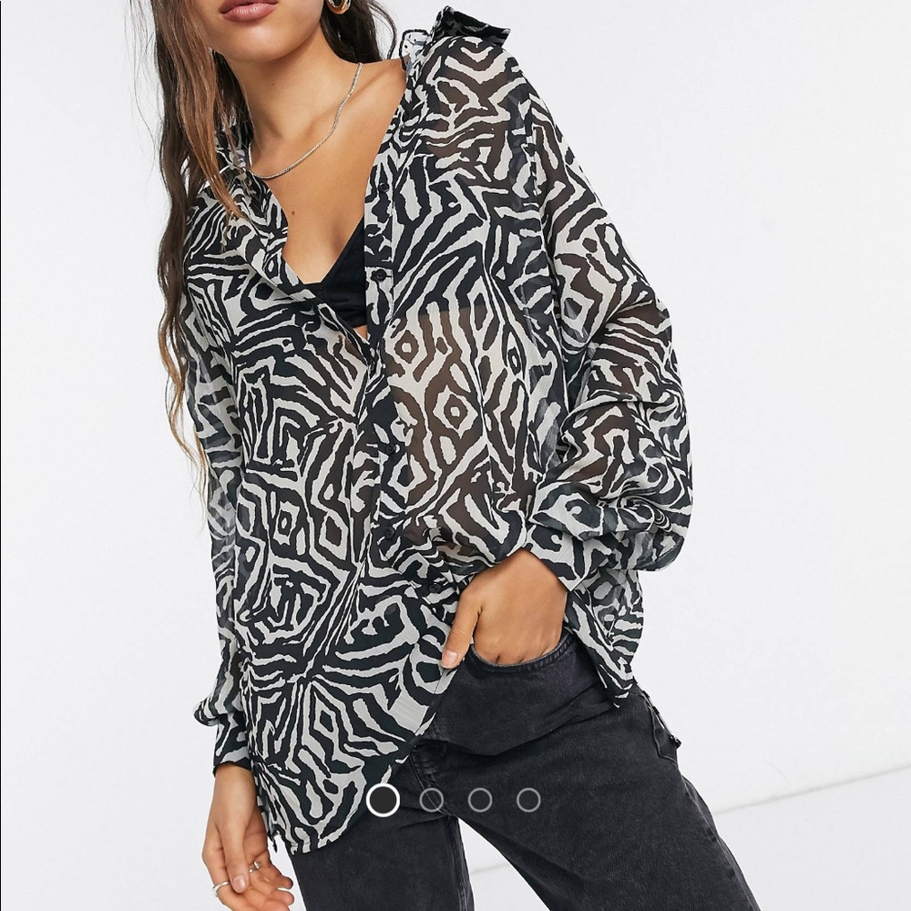 Longline shirt in mono swirl print